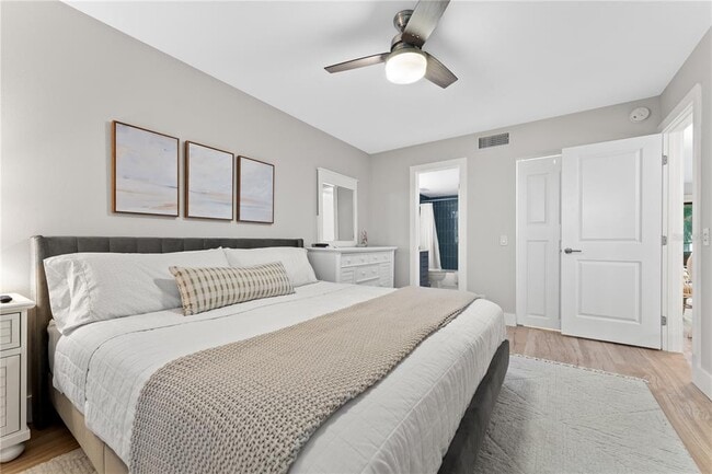 Building Photo - 6287 Bahia Del Mar Cir N