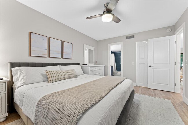 Building Photo - 6287 Bahia Del Mar Cir N