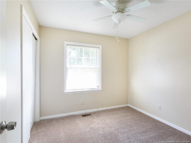 Building Photo - 3249 Glenmore Dr