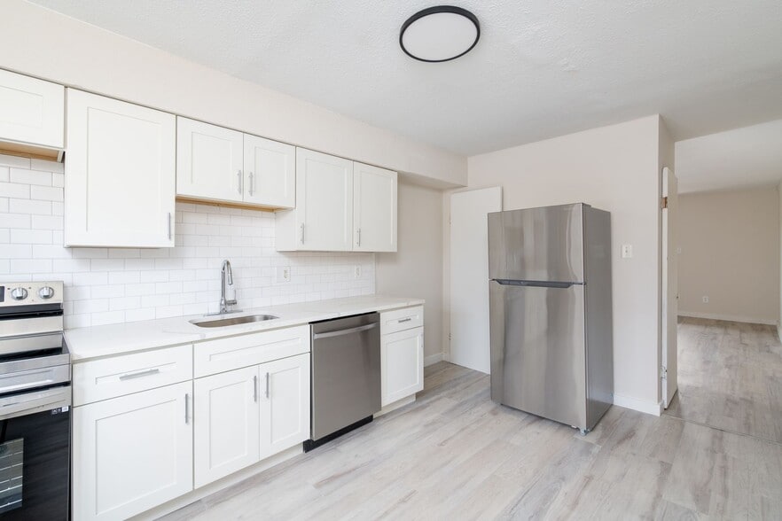 Building Photo - Forest Creek Apartments