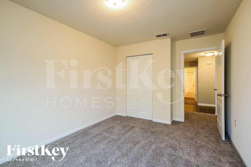 Building Photo - 6919 Sandle Dr