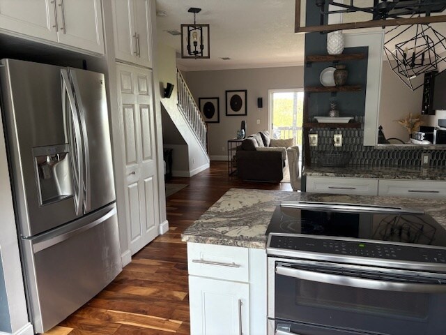 Center Island with Double Oven - 574 Ryans Woods Ln