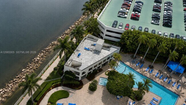 Building Photo - 3600 Mystic Pointe Dr