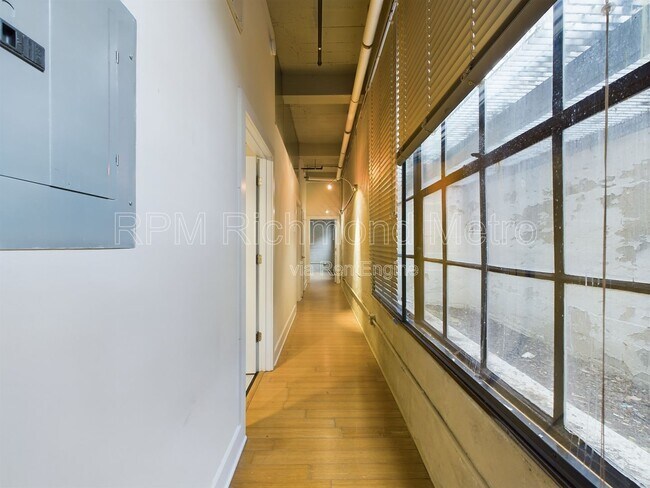 Building Photo - 815 Perry St
