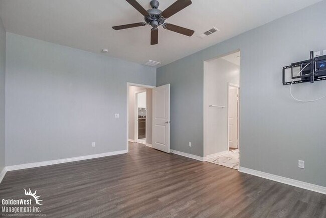 Building Photo - Stunning 3Bdm 2.5Ba Townhome in the Heart of Imperial Beach