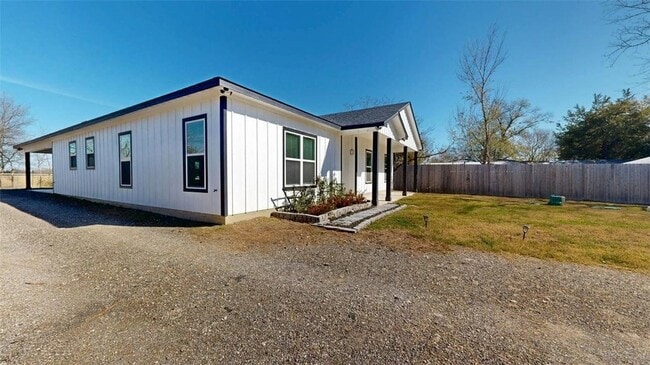 Building Photo - 4867 N Oakland Ln