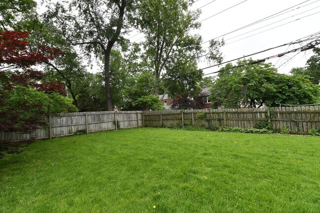 Building Photo - 106 Manlyn Dr