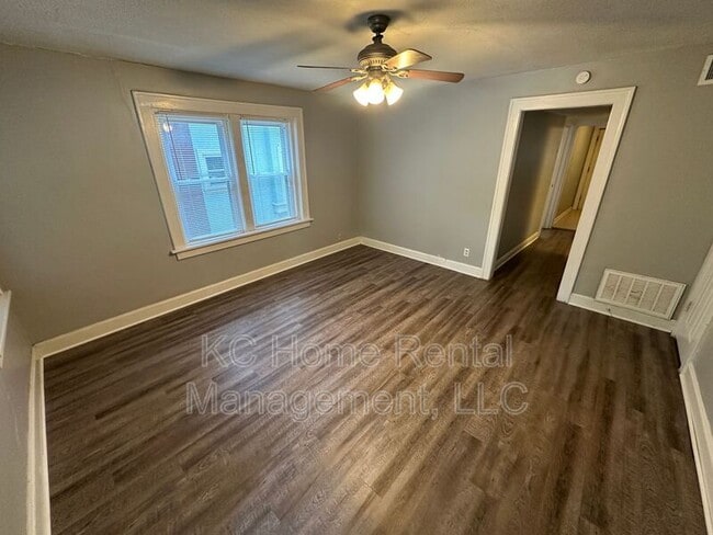 Building Photo - 1114 W 41st Terrace