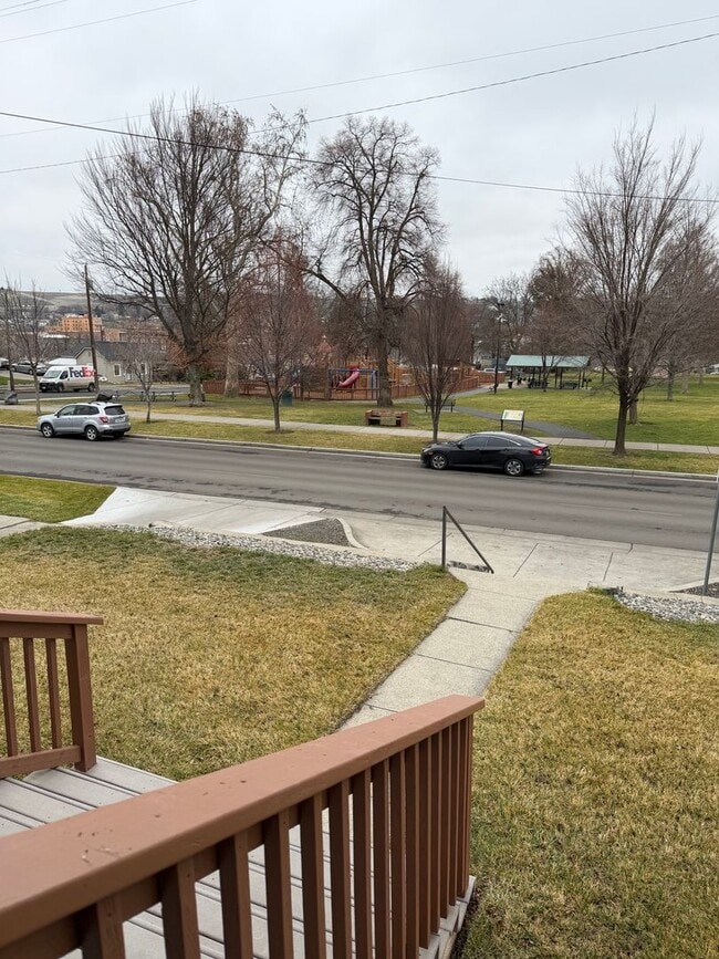 Building Photo - 5 bedroom house next to park