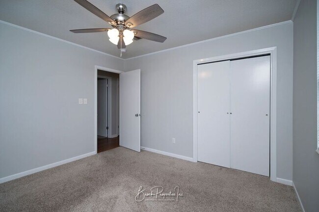 Building Photo - 6395 Duquesne Dr