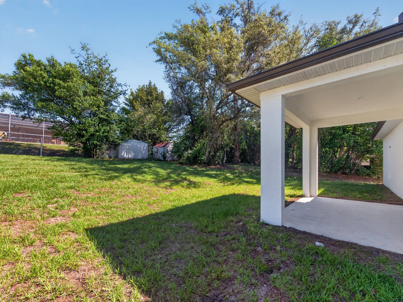 Building Photo - 922 N Fairbairn Dr