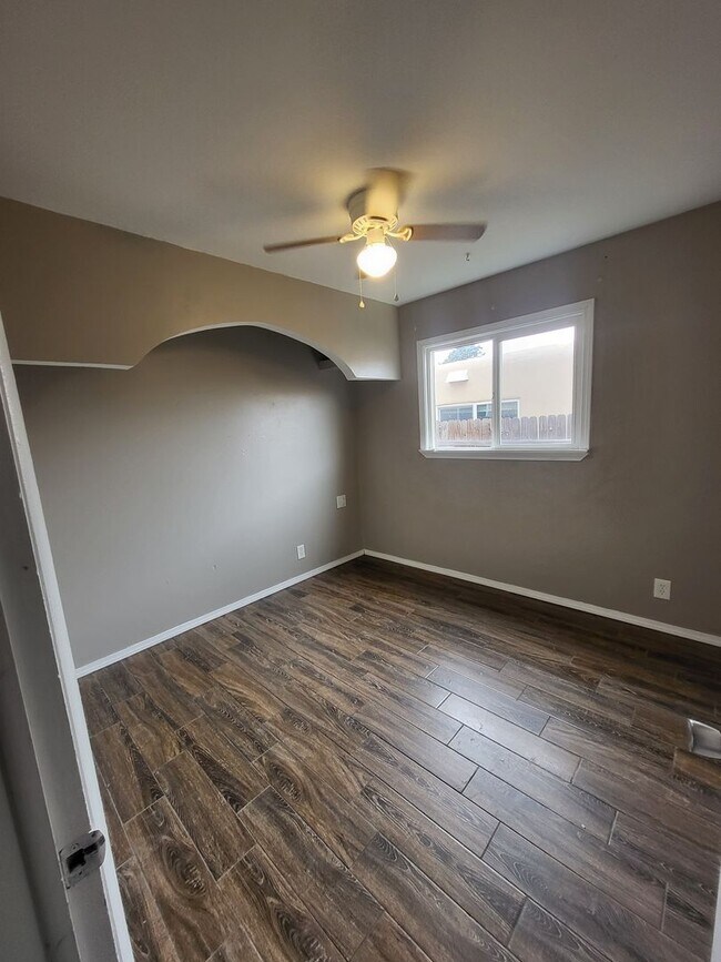 Building Photo - NE 3 Bedroom 2 Bath 1754/sf home