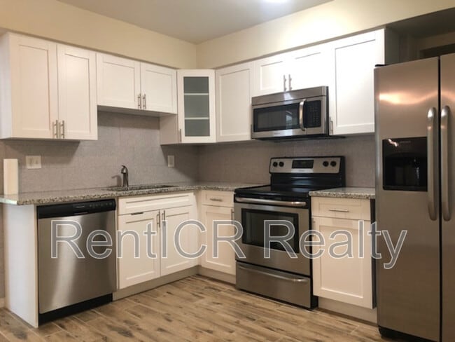 Building Photo - 3072 Meadow View Ave