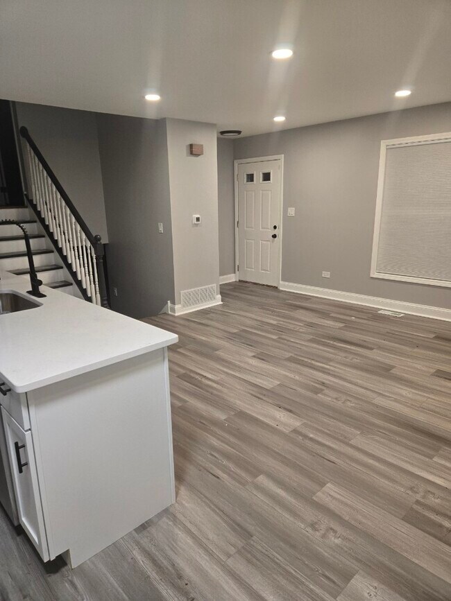 Building Photo - 456 W Inverrary Ln