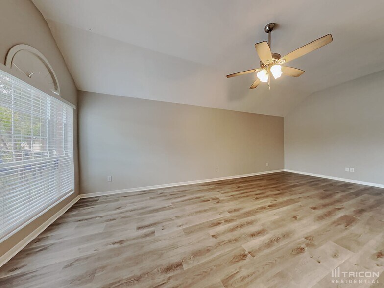 Building Photo - 18515 Knob Hill Lake Ln