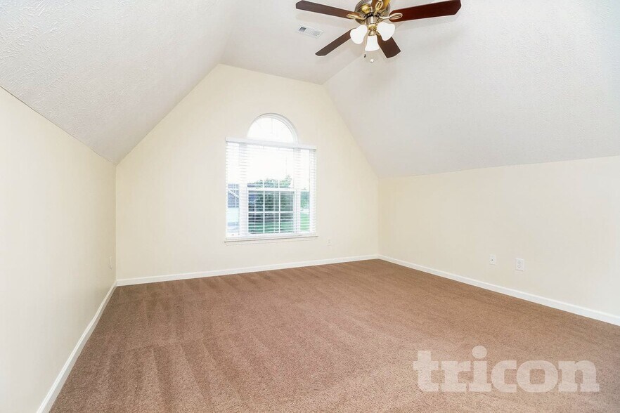 Building Photo - 3001 Deer Trail Dr