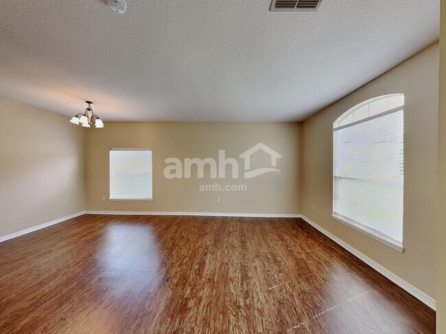 Building Photo - 3112 Dasha Palm Dr