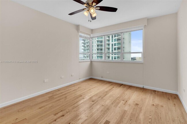 Building Photo - 801 Brickell Key Blvd