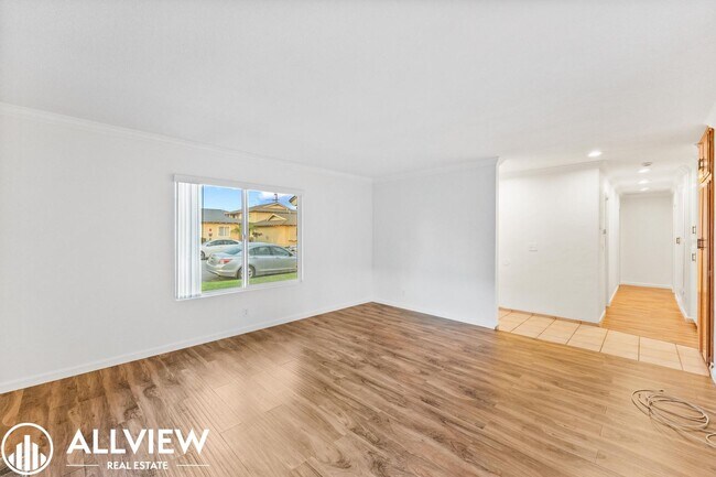 Building Photo - 7572 Amazon Dr