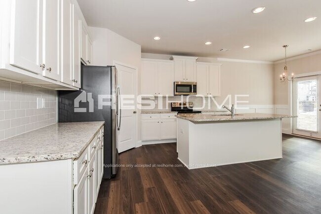 Building Photo - Newly Built Home! Receive one month FREE r...