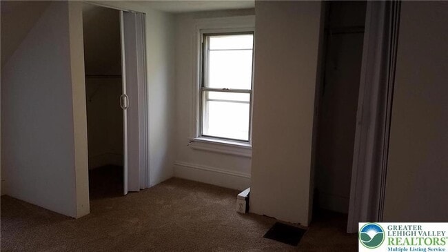 Building Photo - 1018 Lehigh St