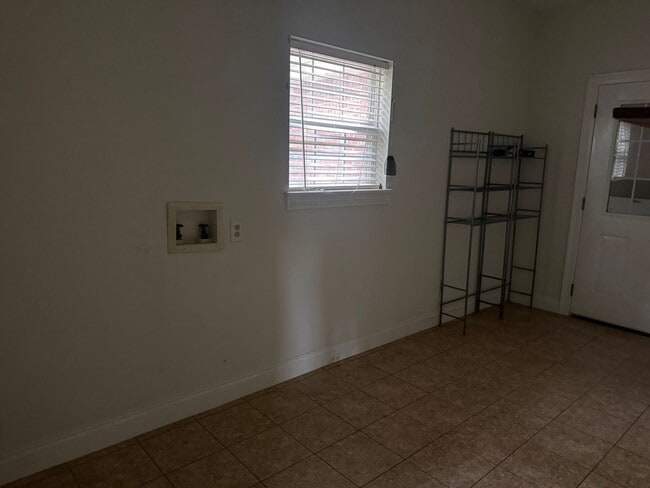 Building Photo - 252 Dedria Ln