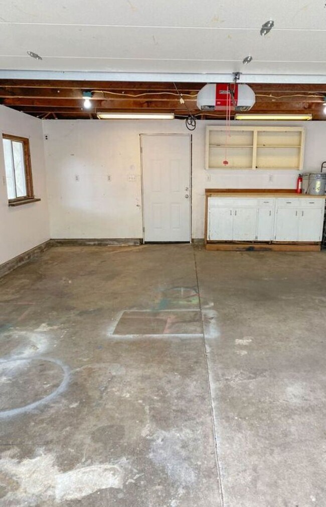 Building Photo - 30 SW 131st Ave