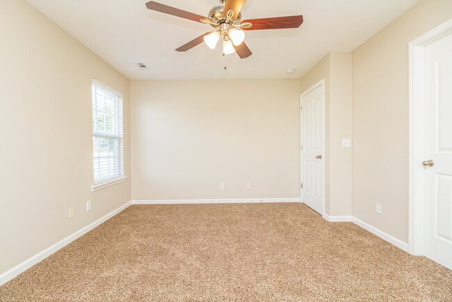 Building Photo - 2244 Rosecran Cir