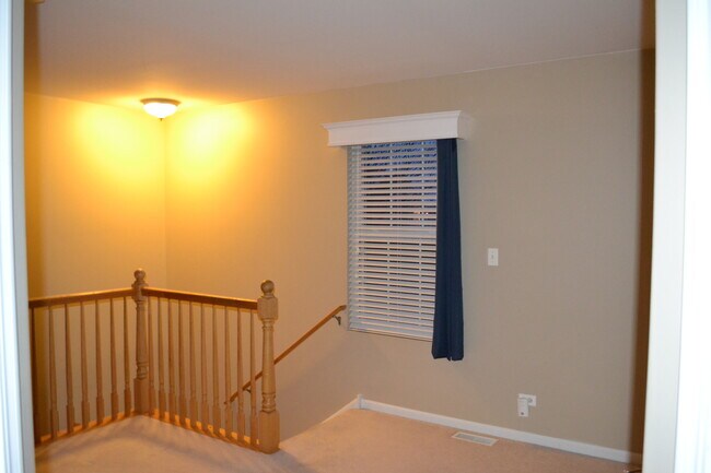 Building Photo - 161 Springbrook Trail S