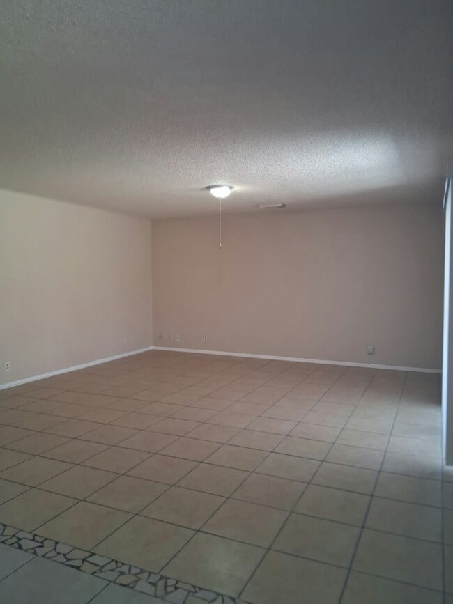 Building Photo - 874 Fillmore Dr