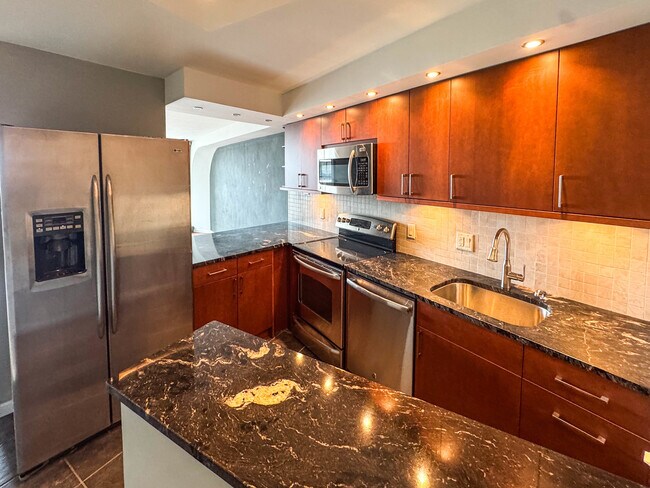 Building Photo - 300 N State St