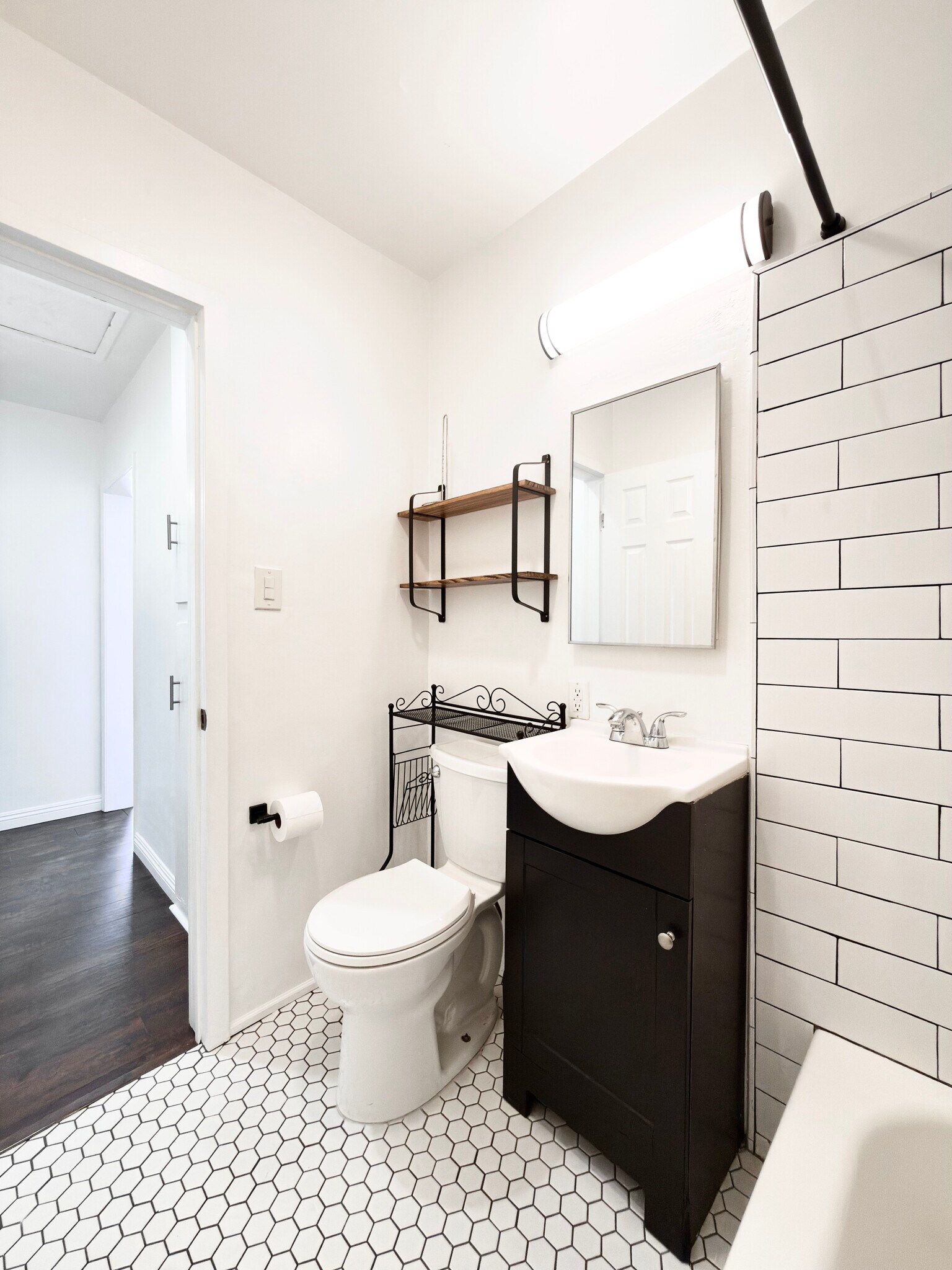 Bathroom - 3552 Whiteside St