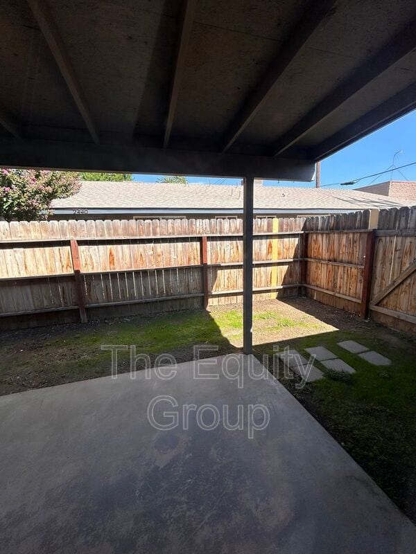 Building Photo - 2434 W Caldwell Ave