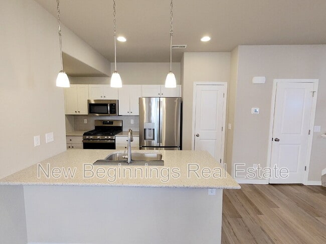 Building Photo - 6045 Inman Vw