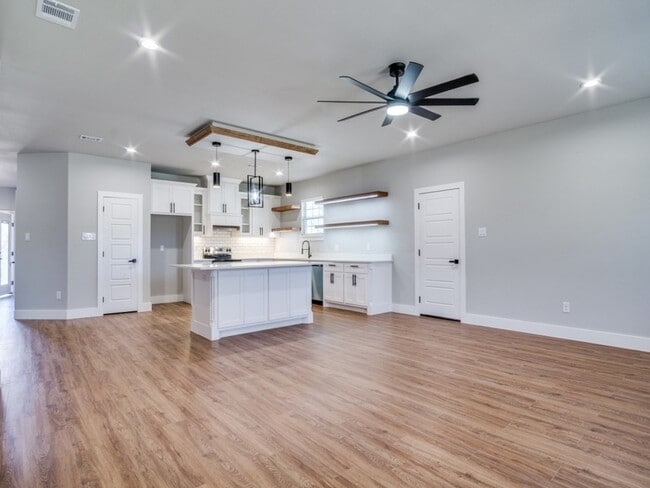 Building Photo - 2860 County Rd 312