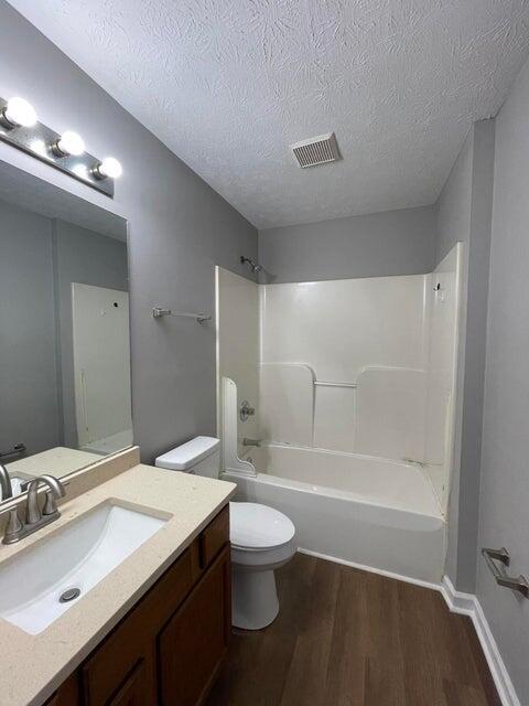 Building Photo - 205 Tanbark Dr