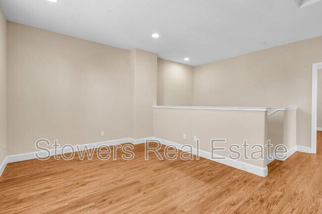 Building Photo - 718 El Paseo Cir