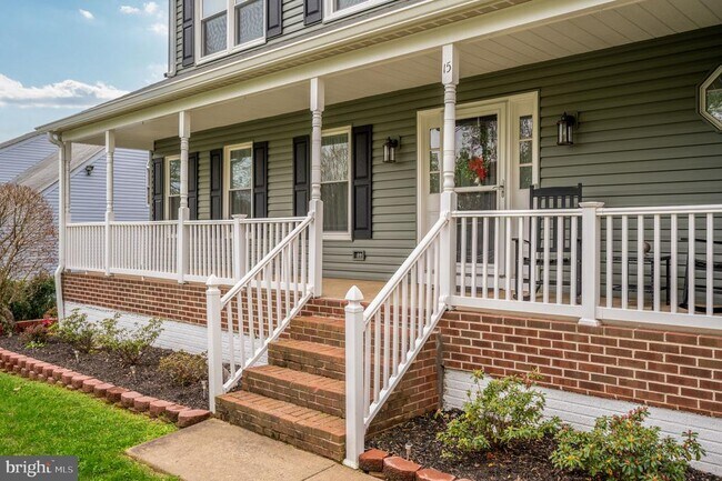 Building Photo - 15 Owen St