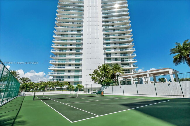 Building Photo - 10 Venetian Way