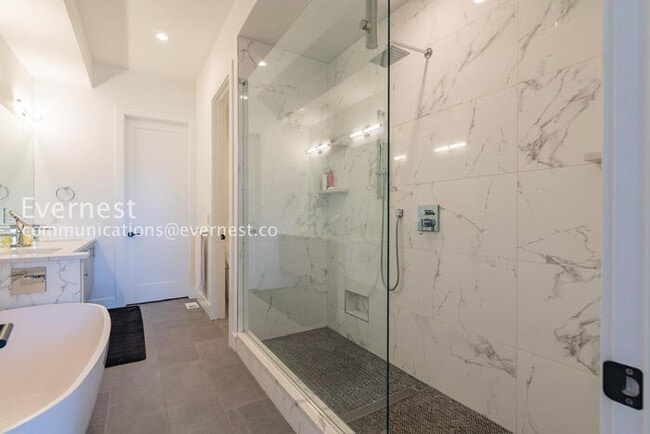 Building Photo - 2599 Arapahoe St