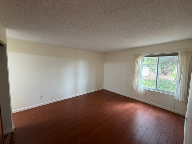 Building Photo - 3652 Clairemont Dr