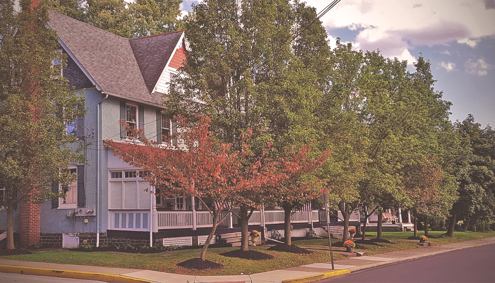 Building Photo - 35 Maple Ave