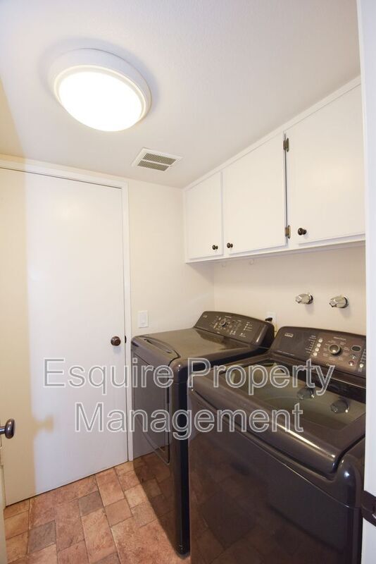 Building Photo - 887 Yearling Ct