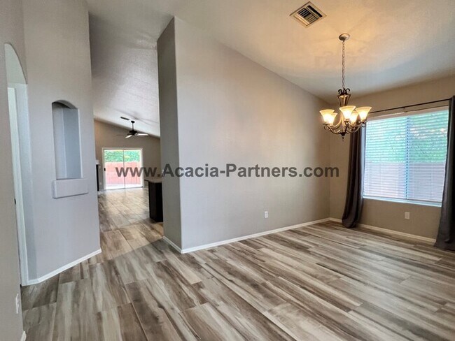 Building Photo - Three Bedroom home in Rancho Escondido
