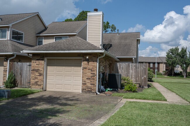Building Photo - 1482 Gemini St
