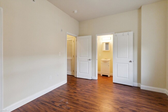 Building Photo - 4 br, 4 bath 4plex - 1700 CECIL B MOORE AV...