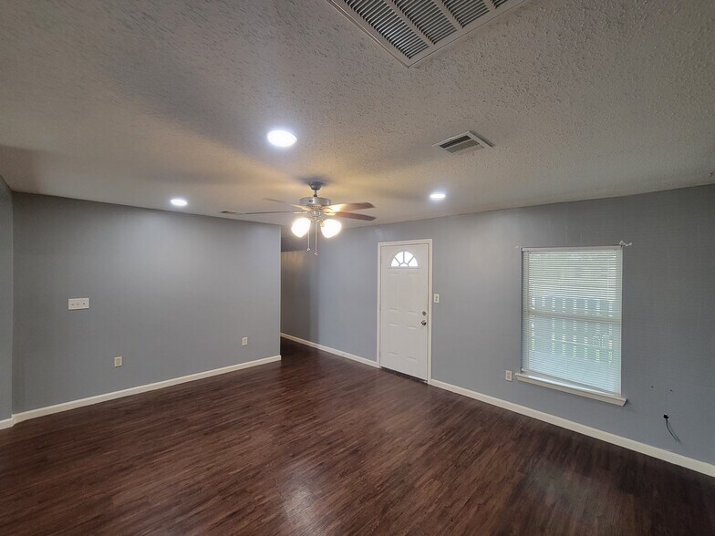 Building Photo - 16511 W Sandy Meadows Dr