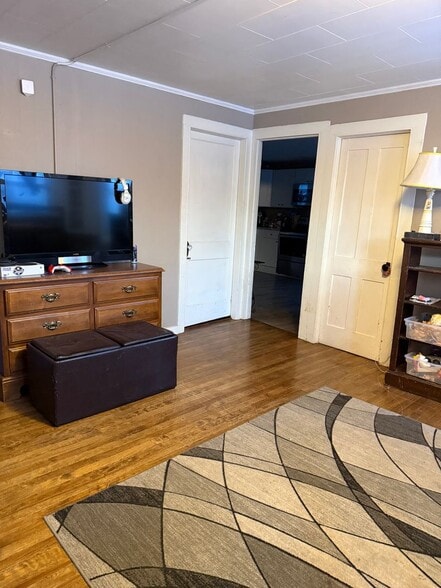 Building Photo - 257 S Main St