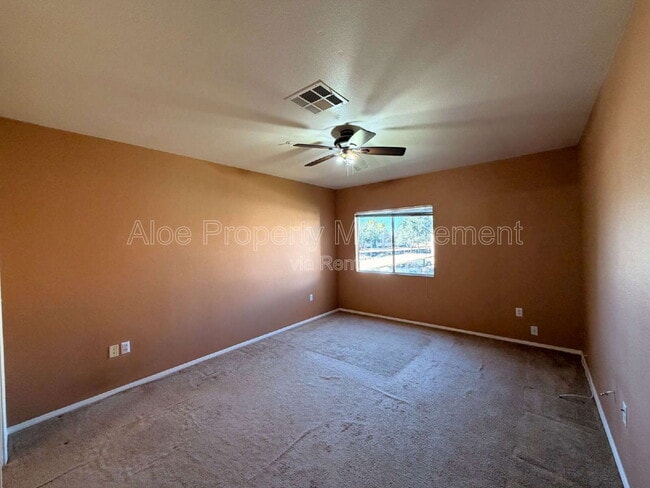 Building Photo - 1295 N Ash St