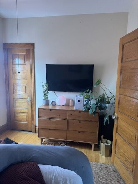 Building Photo - 3818 W Diversey Ave